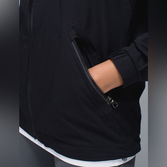 EUC!!! Lululemon Run: Rise And Shine Jacket Black $148 - Picture 12 of 13